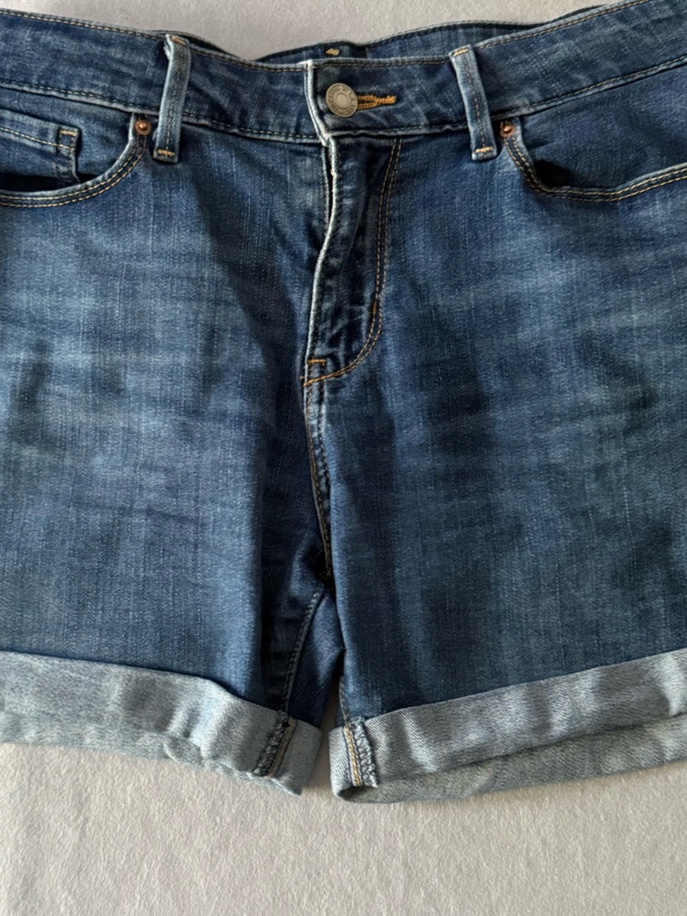 Levi Strauss Blue Denim Mid-Rise Shorts Signature Gold Cuffed Back Pocket Design